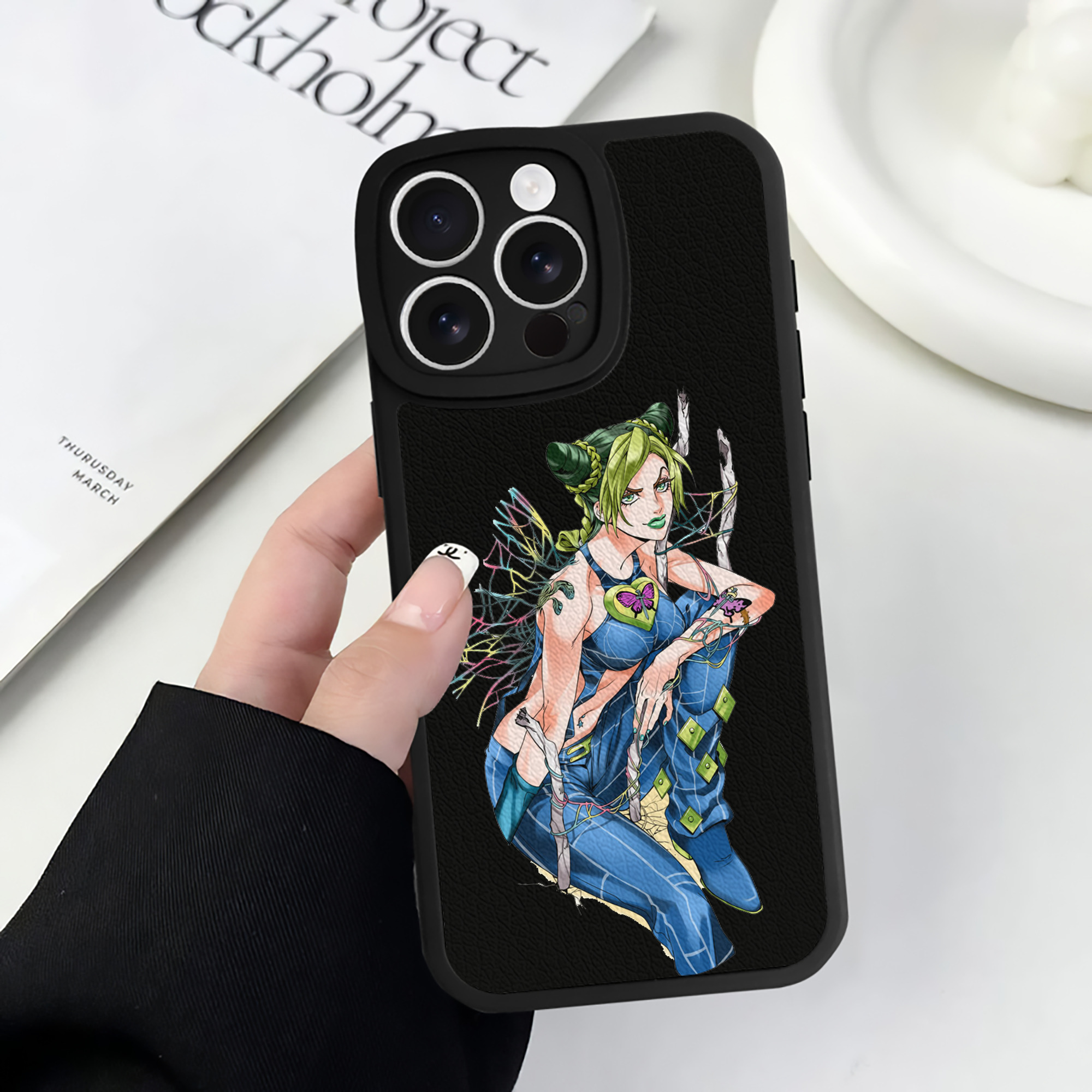 （画像用） "ジョジョの奇妙な冒険 くうじょう ジョリーン JoJo's Bizarre Adventure Jolyne Cujoh " 【iPhone 16シリーズ対応】シリコンスマホケース（レザー調） 材質：シリコン